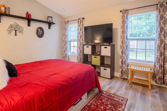 Building Photo - FURNISHED RENTAL-AVAILABLE 3-12 MONTHS STARTING MARCH 2026