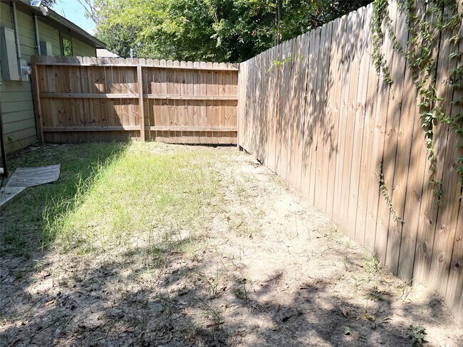 Building Photo - 5121 Southwind St