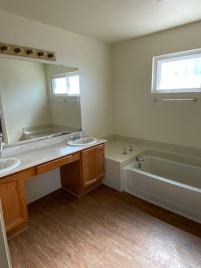 Building Photo - Rio Rancho 4/bd 2/ba 3/CG Views