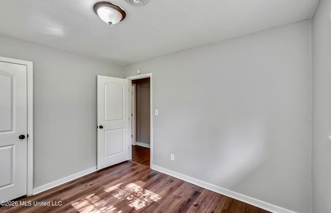 Building Photo - 823 Dunton Rd