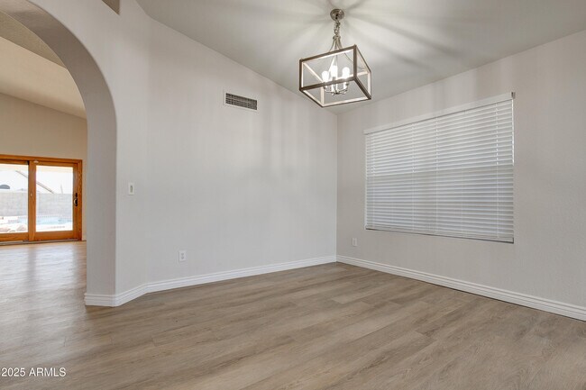 Building Photo - 9859 W Potter Dr