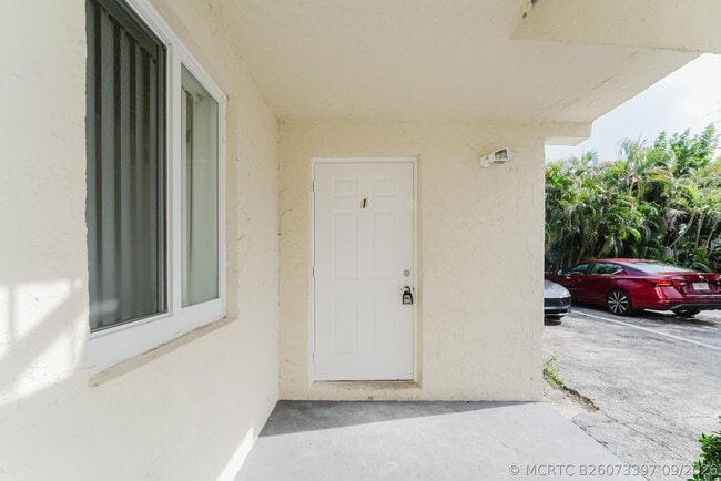 Building Photo - 1220 NW 16th Ave