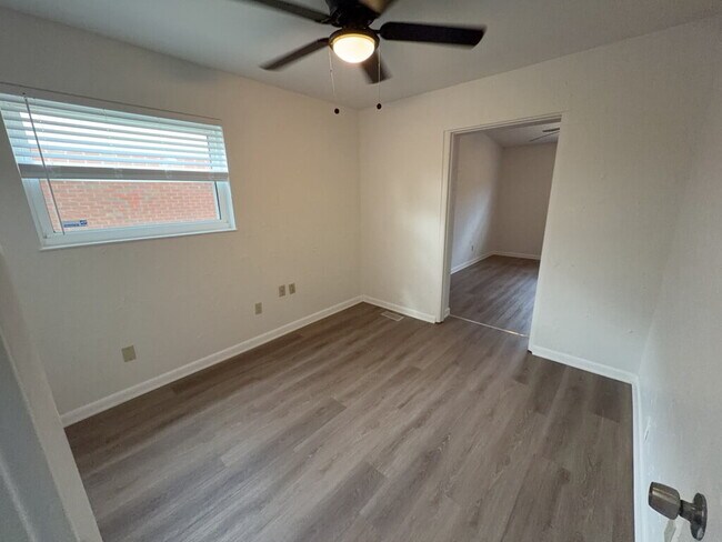 Building Photo - 5754 Nightingale Ct