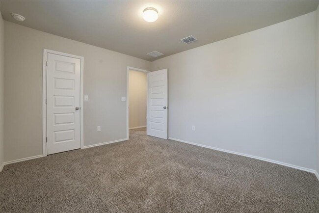 Building Photo - 4501 Bridal Veil Dr