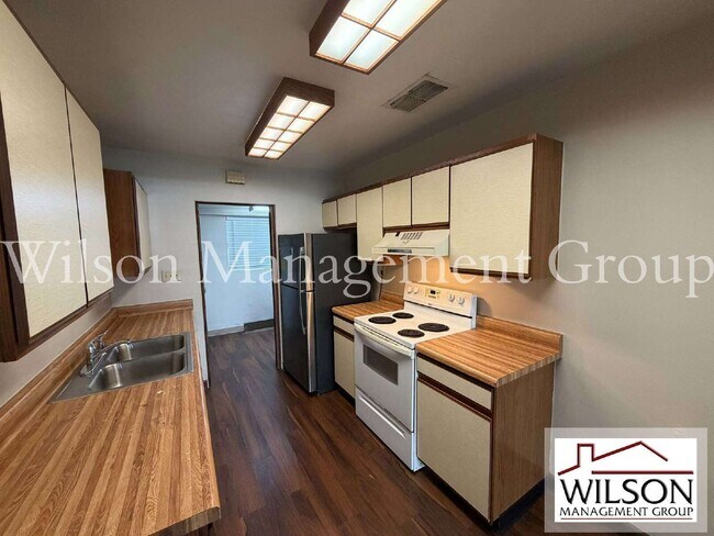 Building Photo - 3215 N Orange Ave