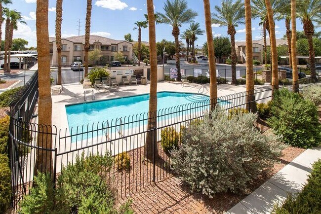 Building Photo - Charming First-Floor 2-Bedroom Condo