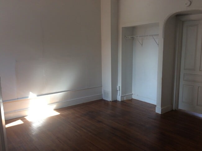 Building Photo - 3 Bedroom 1 Bath Apartment York City SD