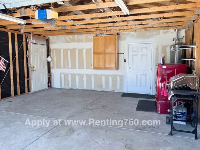 Building Photo - Clean and Well Maintained 2 Bed Home Near Military base