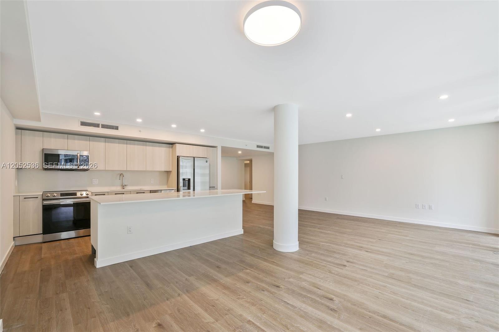 Building Photo - 1500 Bay Dr