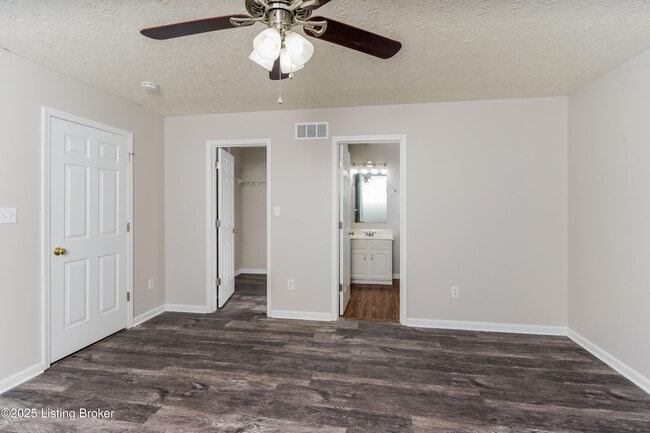 Building Photo - 9805 River Trail Dr