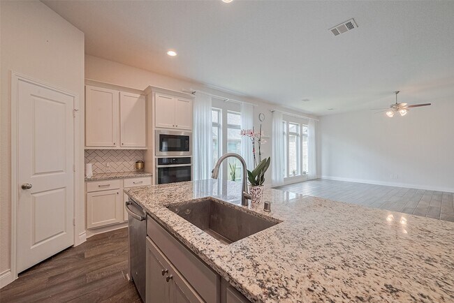 Building Photo - 6906 Montclair Colony Trl