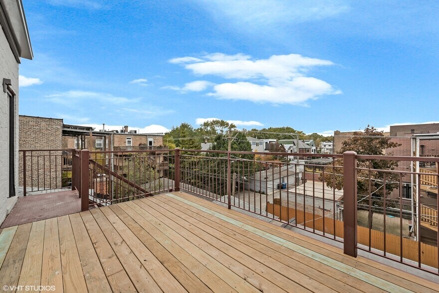 Deck - 1508 W Addison St