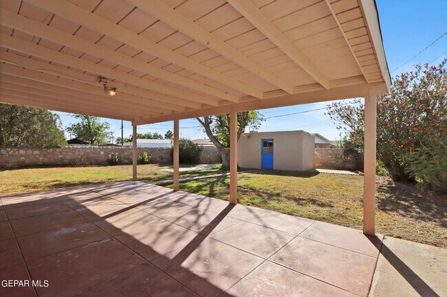 Building Photo - 921 Ash Ln