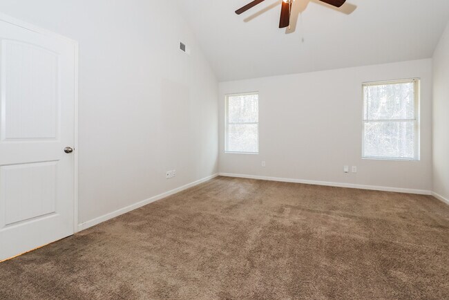 Building Photo - Inviting 3-Bedroom, 2.5-Bath Townhome