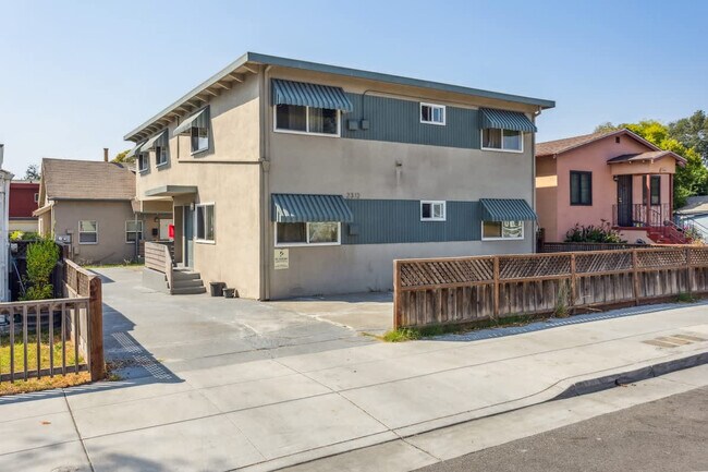 Building Photo - 2312 Bonar St
