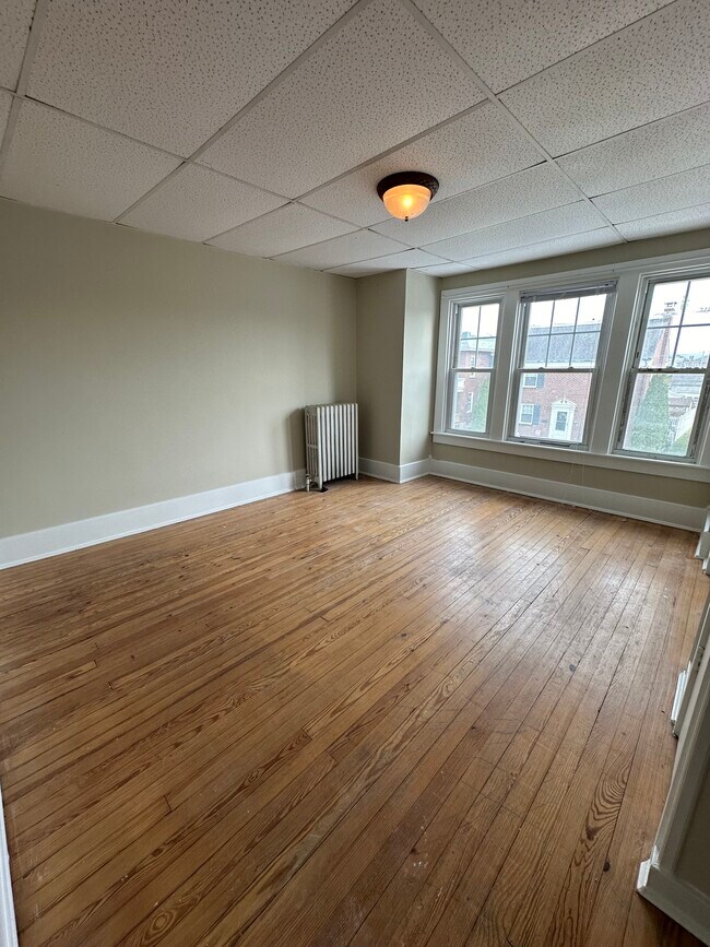 Building Photo - 1933 W Cedar St