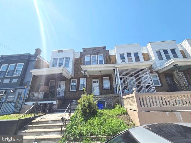 Building Photo - 204 W Duncannon Ave