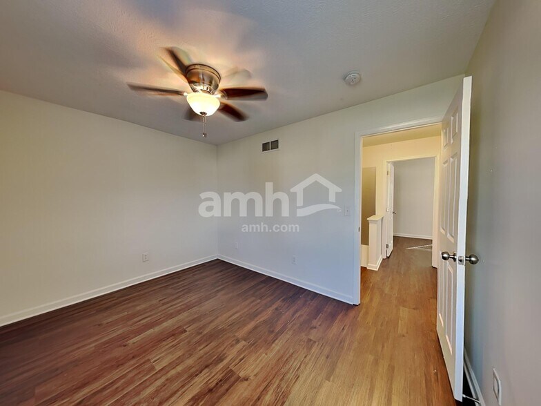 Building Photo - 2021 Belmont Dr