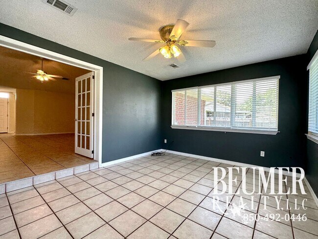 Building Photo - Beautiful 3Bed/2Bath Home Close to Correy ...