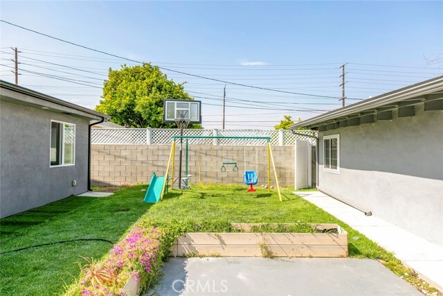 Building Photo - 1527 N Screenland Dr