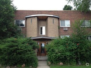 Building Photo - Amazing 2bd condo! Close to Cherry Creek, ...