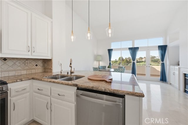 Building Photo - 35 Costa Brava