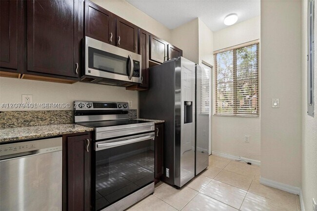 Building Photo - 8989 SW 17th Ct