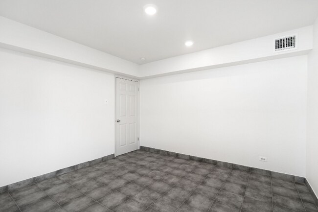 Building Photo - 2515 Clara Ln