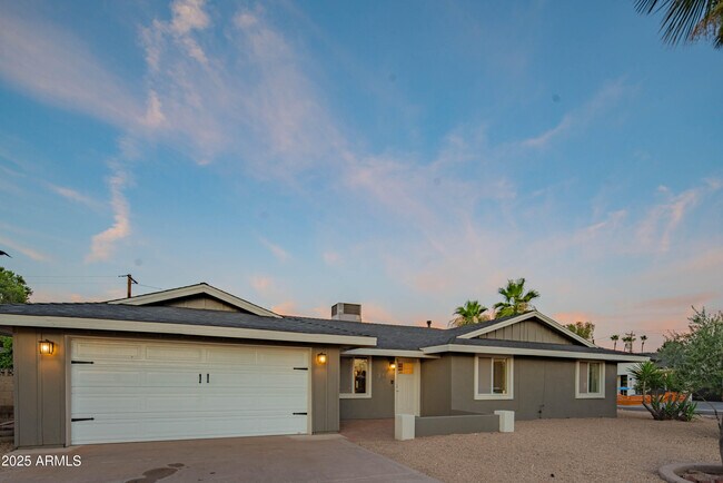 Building Photo - 2101 N 70th Pl