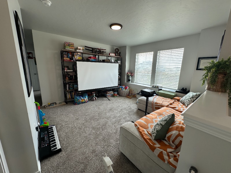 Building Photo - 1860 SW Sharpshinned Ave