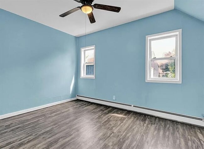 Building Photo - ELEGANT MARTIN HOME