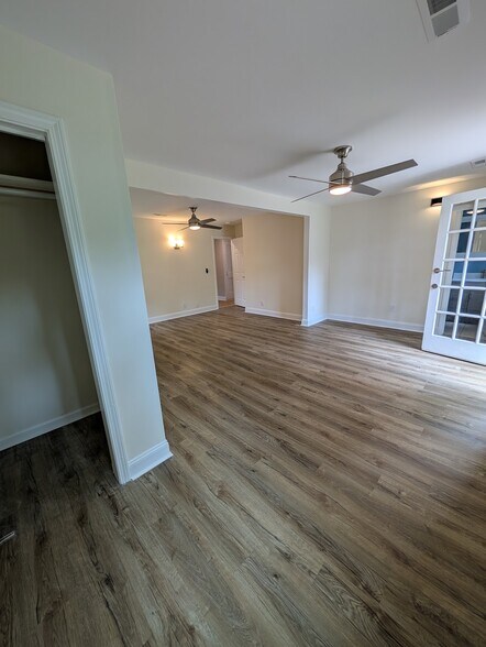 Building Photo - 834 Prince John Dr