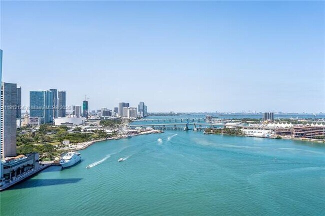 Building Photo - 848 Brickell Key Dr