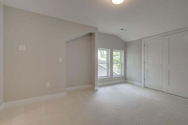 Building Photo - 1509 Ashwood Ave