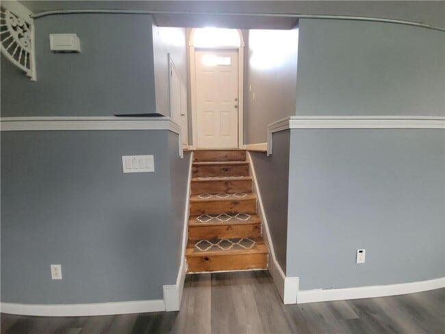 Building Photo - 223 Cottage St.