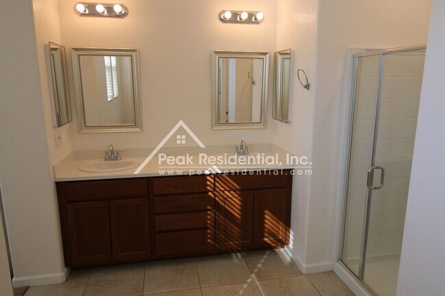 Building Photo - Very Nice 3bd/2.5ba North Natomas Home wit...