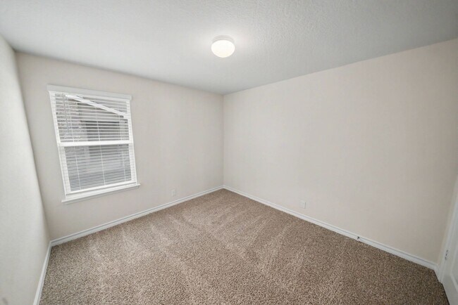 Building Photo - Like-New Cibolo Home with Flexible Living Space - Realtor Commission: $500