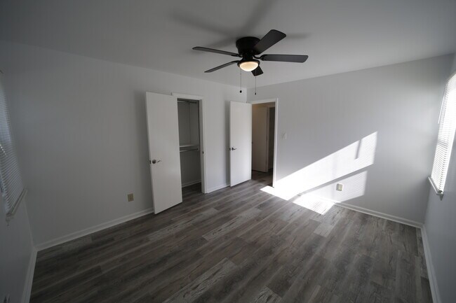 Building Photo - 7909 Carmel Rd