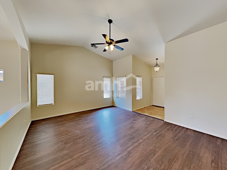 Building Photo - 17568 W Voltaire St