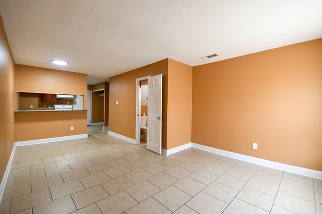 Building Photo - 1732 Carrollwood Dr