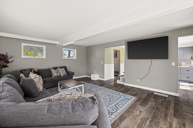 Building Photo - 930 Henry St