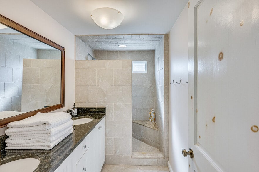 Building Photo - 1718 S Fletcher Ave