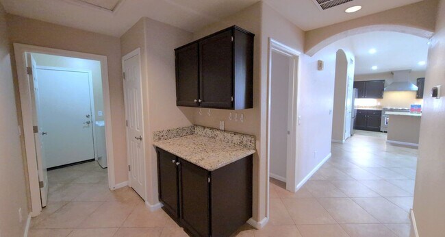 Building Photo - 3 Bedroom Home in the Silverhawk Community Near N Cooper Rd and W Guadalupe Rd!