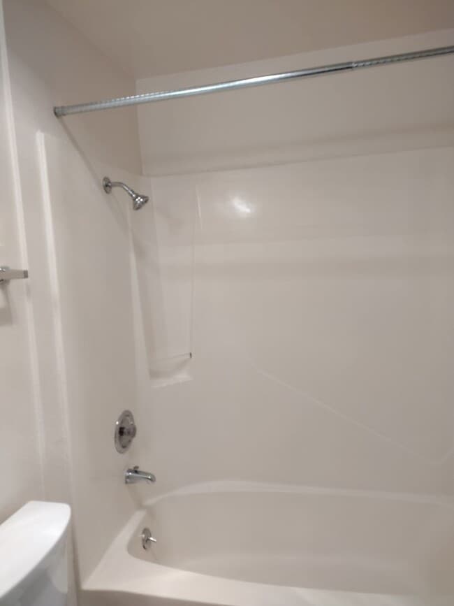 Building Photo - 1 bed room 1 bath in Beautiful South Eugene