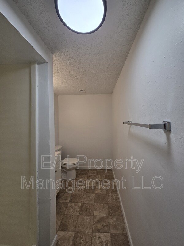 Building Photo - 8728 E Arthur Cir