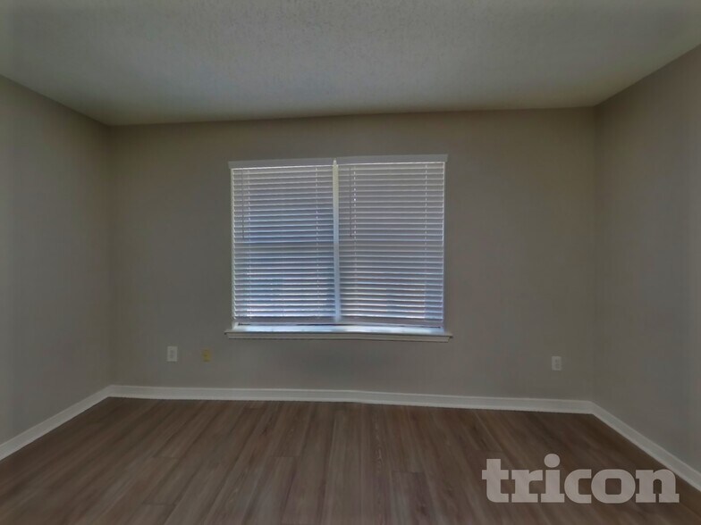 Building Photo - 1267 Summit Oaks Dr E