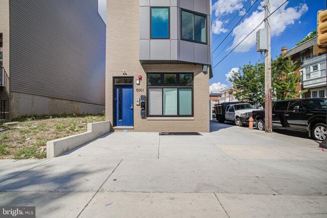 Building Photo - 540 S 52nd St