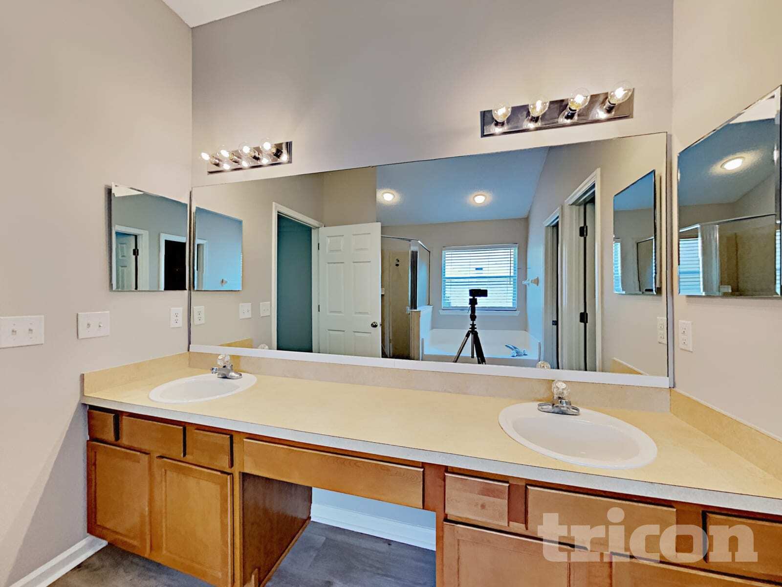 Building Photo - 10979 Apple Blossom Trail E