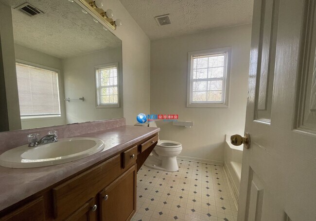 Building Photo - Newly UPDATED ranch in Lawrenceville