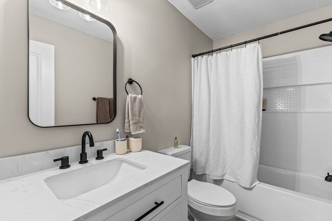 Building Photo - 612 Crissy Dr